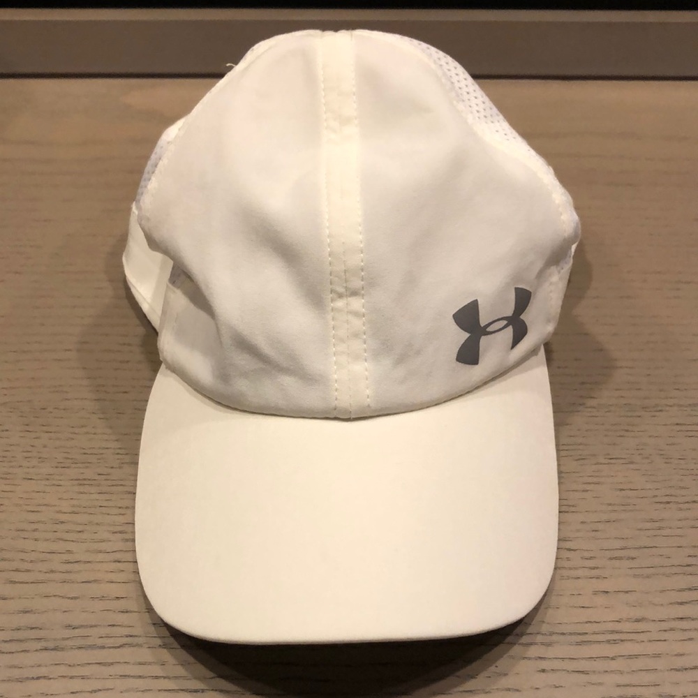Under Armour Womens Fitted Cream Baseball Hat Cap Mesh